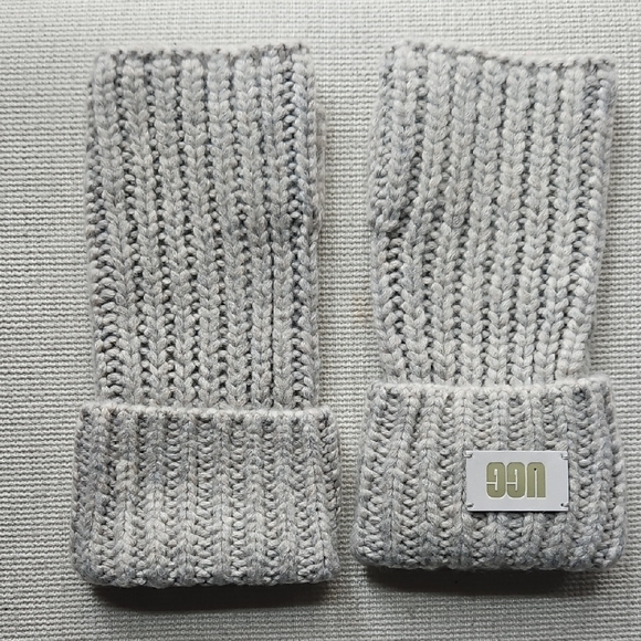 UGG FINGERLESS GLOVE - Picture 13 of 13